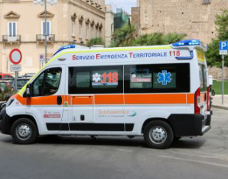 Gli crolla il muro addosso, operaio muore in un cantiere a Limone